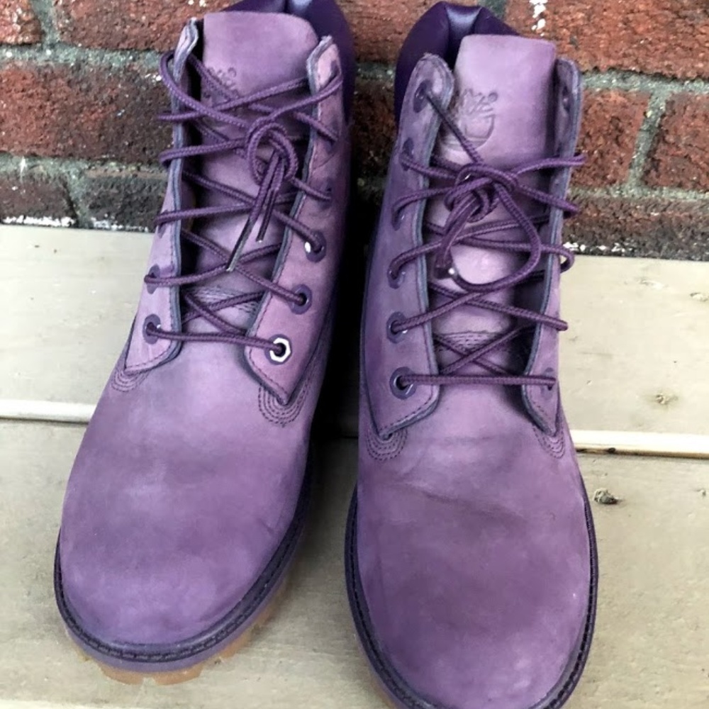 Purple Timberlands size 6. Preowned - Picture 2 of 4